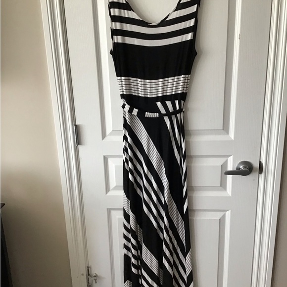Plus Size Additionelle Maxi Dress - Picture 2 of 4